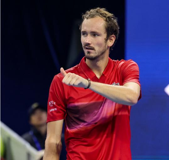 爱游戏娱乐-包含欧洲网球队碾压世界网球队，梅德韦杰夫绝境逆转的词条