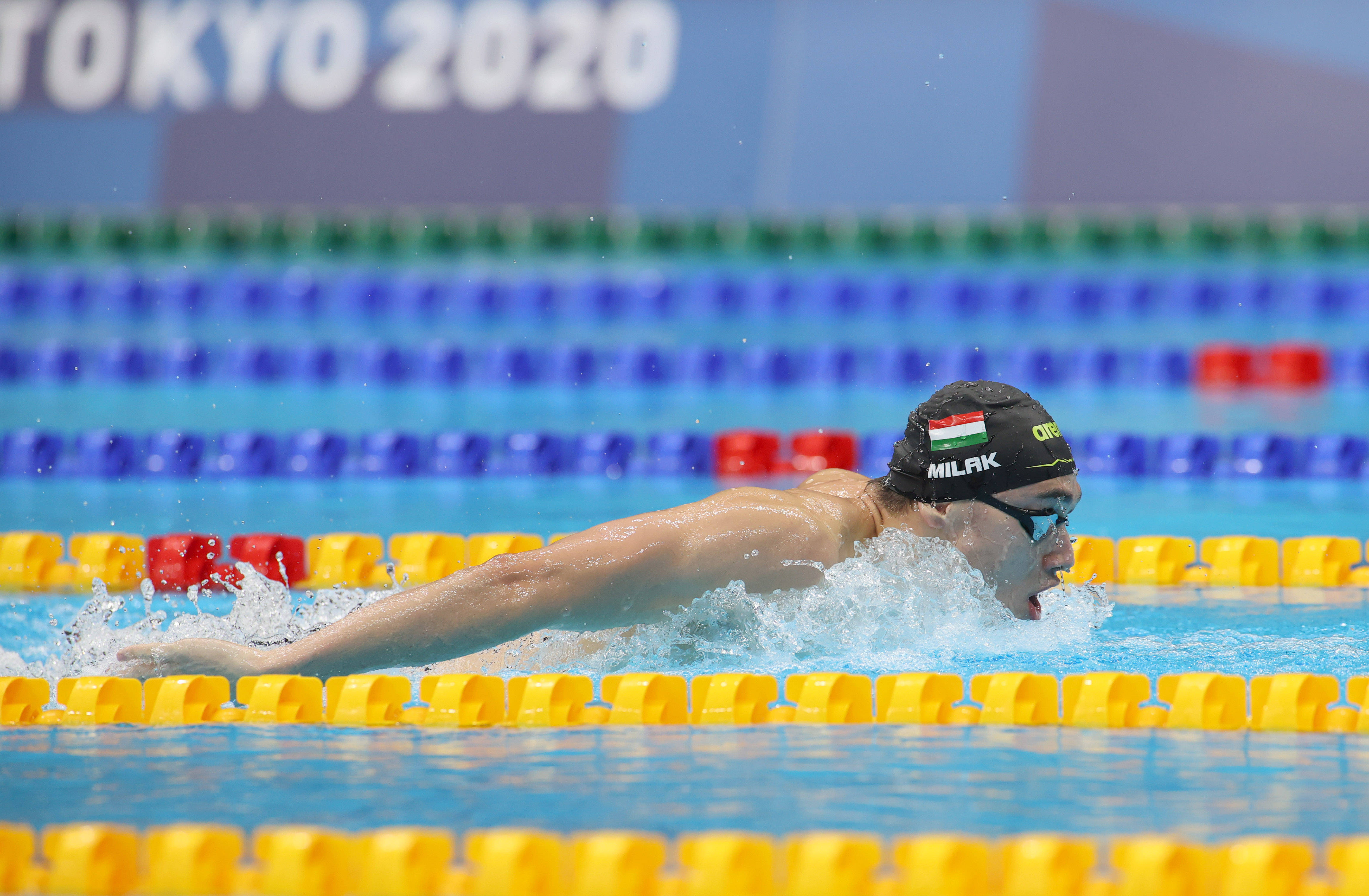 关于游泳球员突破自我，表现堪称完美的信息