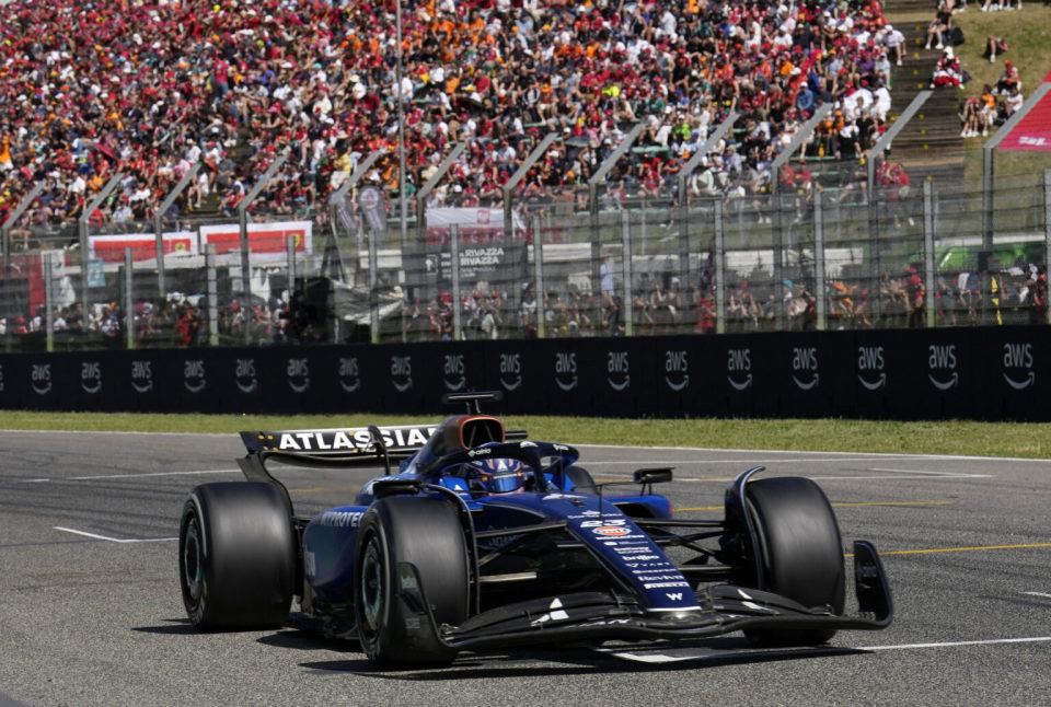 爱游戏体育-红牛二队力克迈凯伦，拉塞尔扛起全队