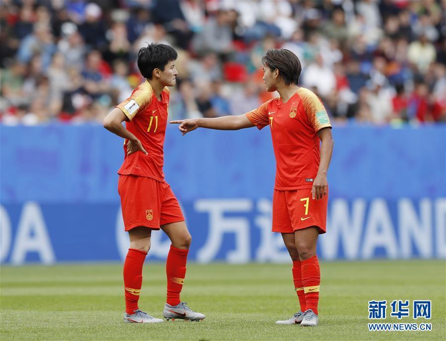 德国队轻取日本队，黄鸭组合点燃赛场