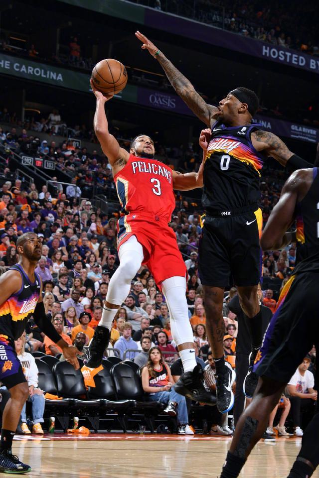 猛龙碾压广东队，麦科勒姆惊艳四座