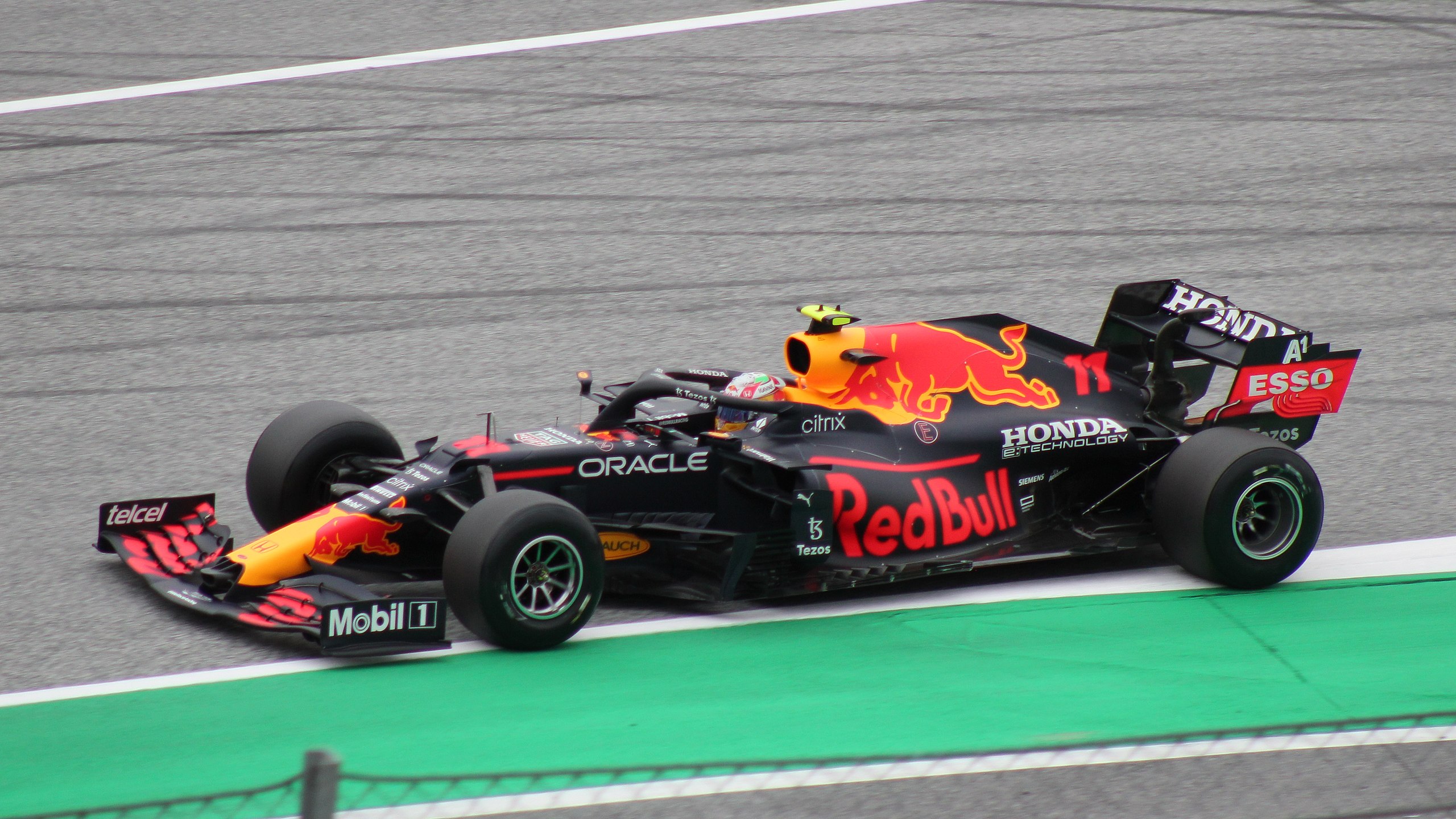 红牛车队逆转索伯车队，佩雷兹统治全场