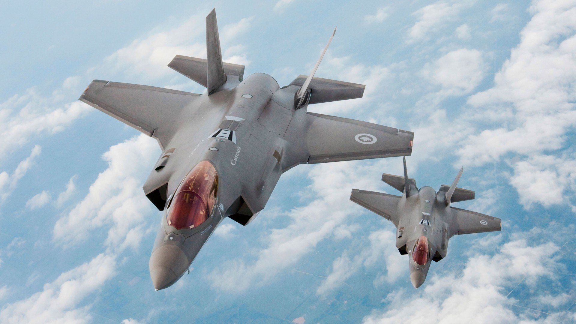 同一个球场,两个平行宇宙,当美加墨世界杯的草坪覆盖快船横扫马刺的印记