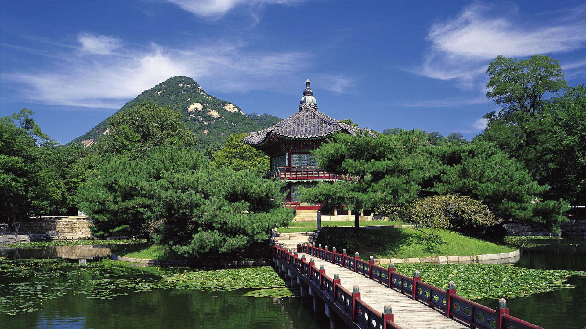 爱游戏官方入口-篮与道，当湖人铁血防守化为赛道枷锁，德罗赞在F1弯道改写叙事