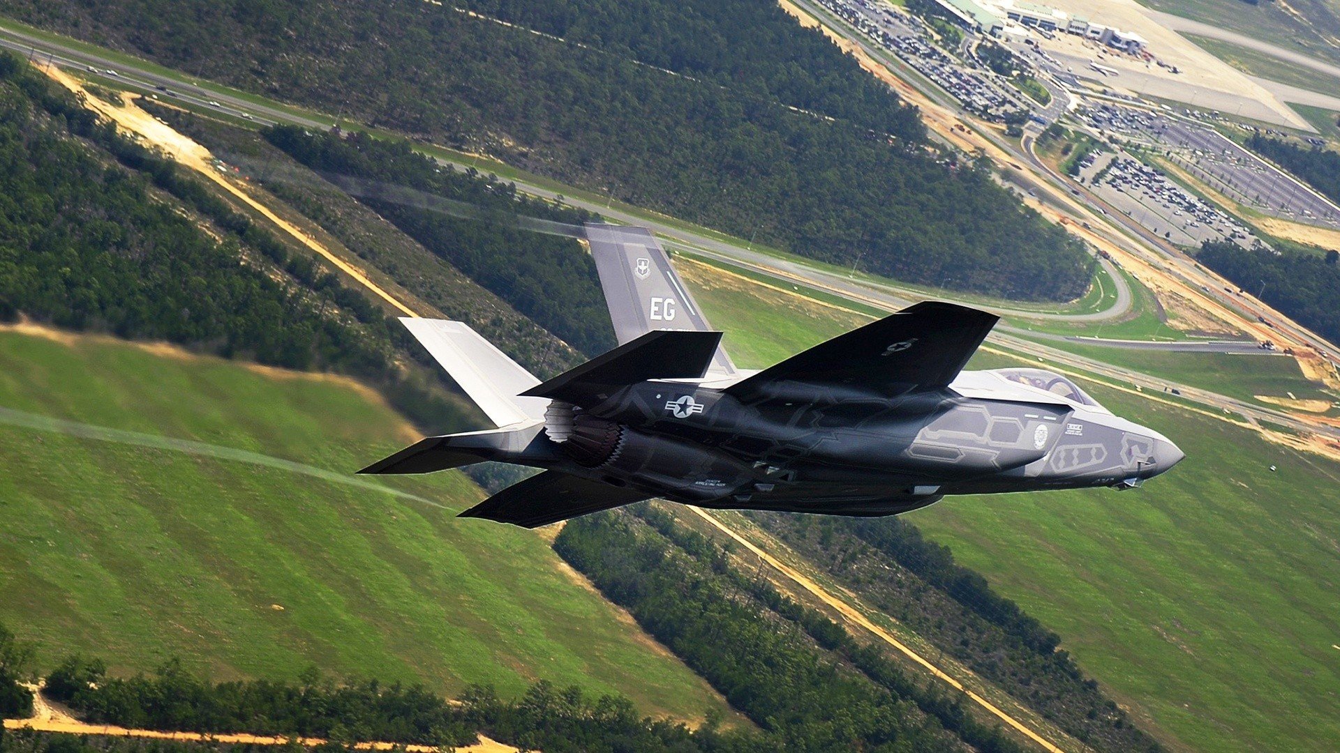 爱游戏娱乐-当赛道红线遇见球场终场哨，双重终结之夜的唯一性